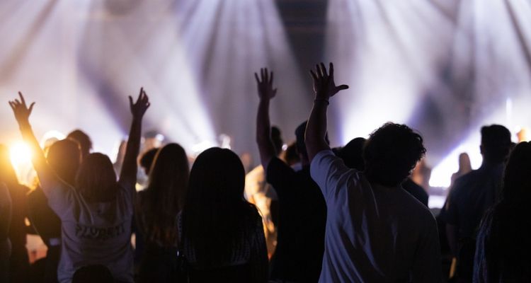 a youth group worship conference